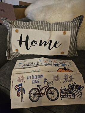 Pillow With Changing Labels